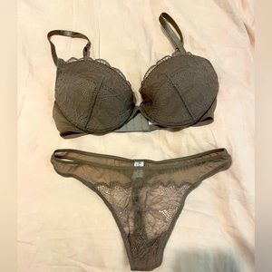 La Perla Bra & Panty Set - 34D and Size M